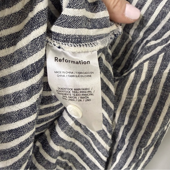 Reformation Relaxed Fit Linen Short Navy Stripe Size Medium - Picture 5 of 6